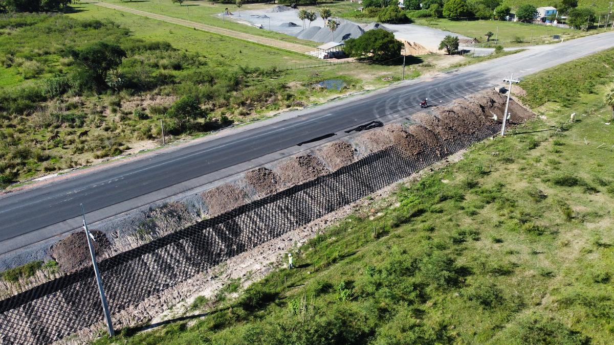 Aérea del terraplén tratado junto a la ruta