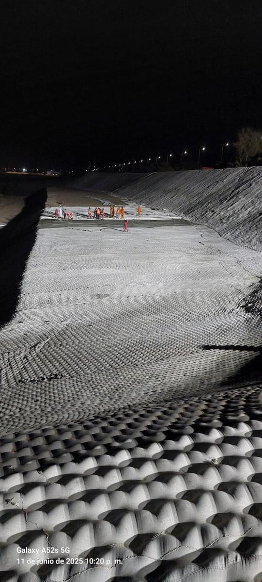 Textura del colchón inflado sobre el talud