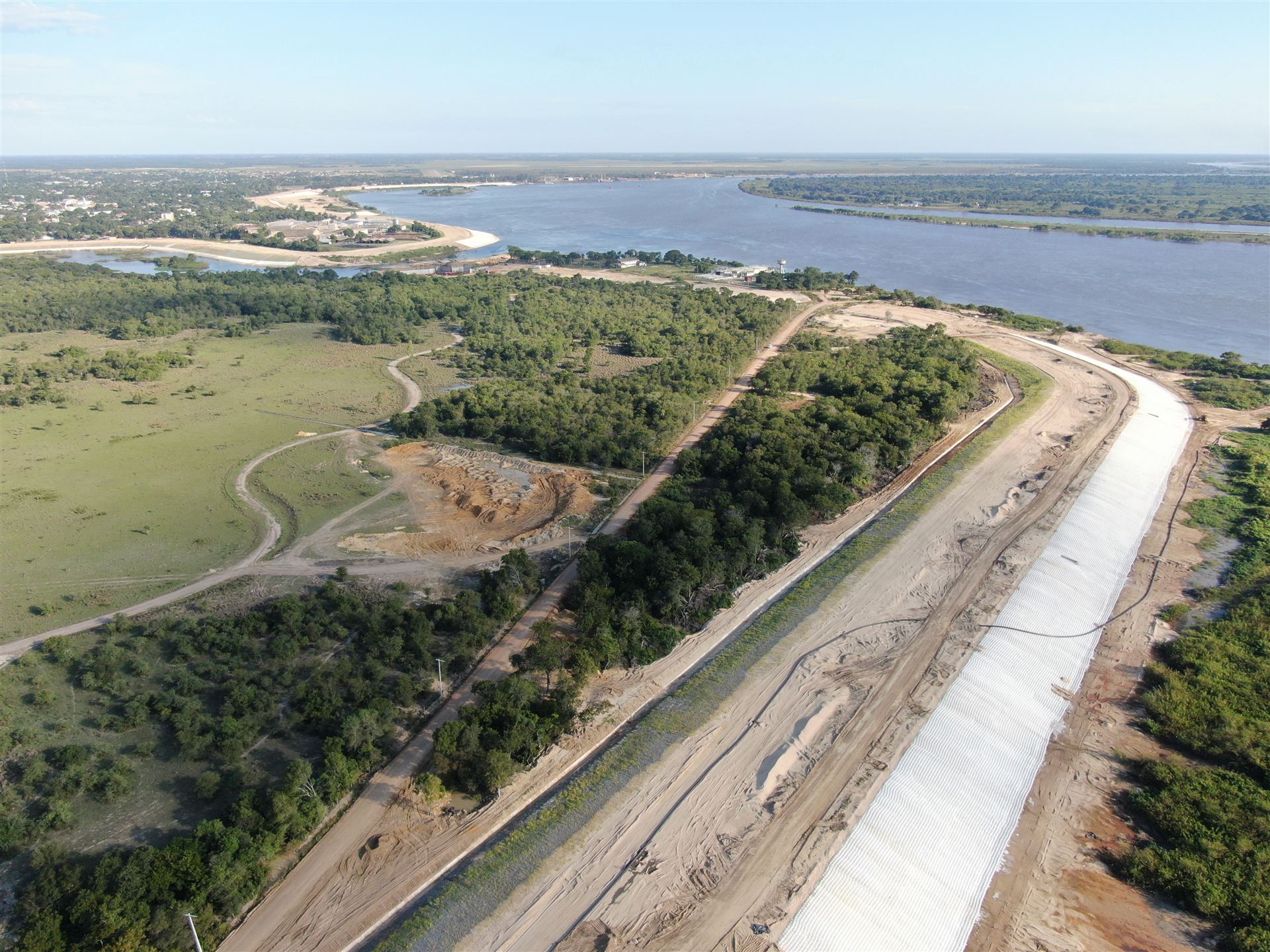 Vista aérea de la defensa costera de Pilar sobre el río Paraguay
