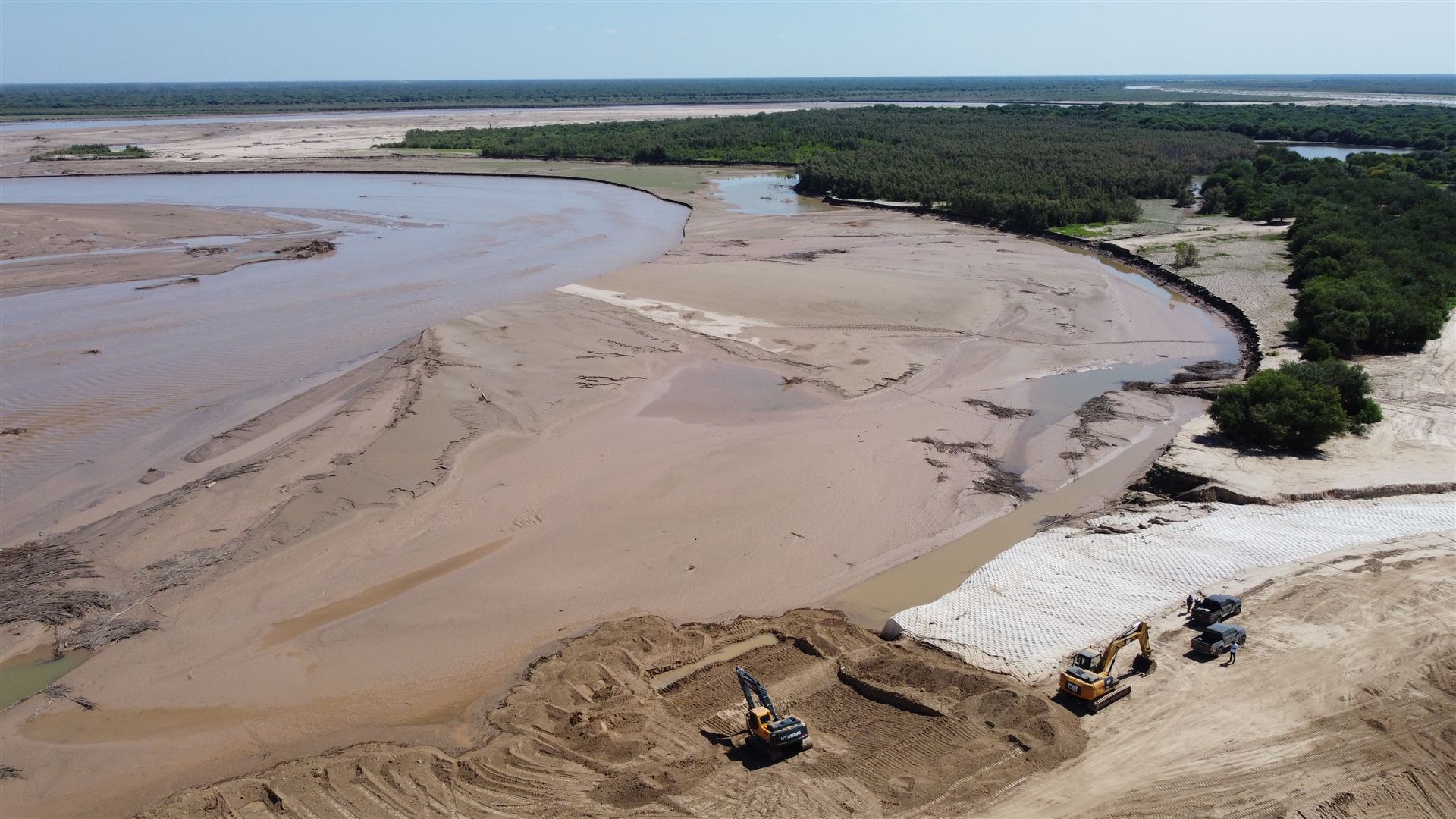 Colchones geotextiles en la defensa del muro de Pozo Hondo, río Pilcomayo